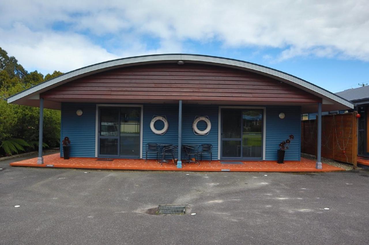 Strahan Bungalows Exteriör bild